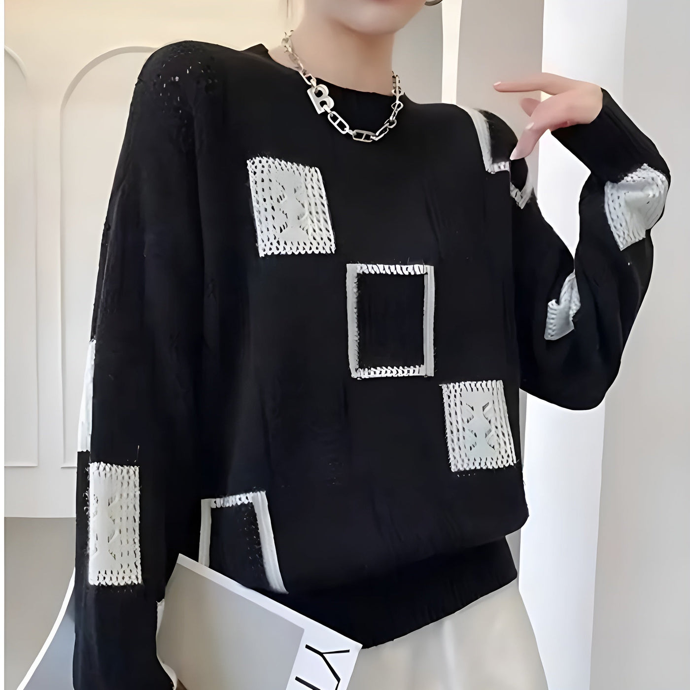 Chic Loose-Fit Women's Sweater with Round Neckline and Long Sleeves – Comfortable Knit Top for Everyday Style 3
